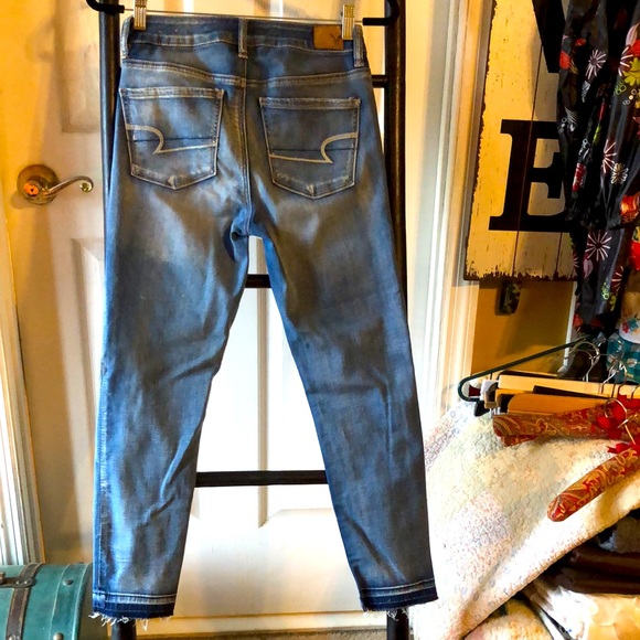 American Eagle Size 4 Hi-Rise Crop Jegging - Distressed Faded Wash Super Stretch - Picture 2 of 8